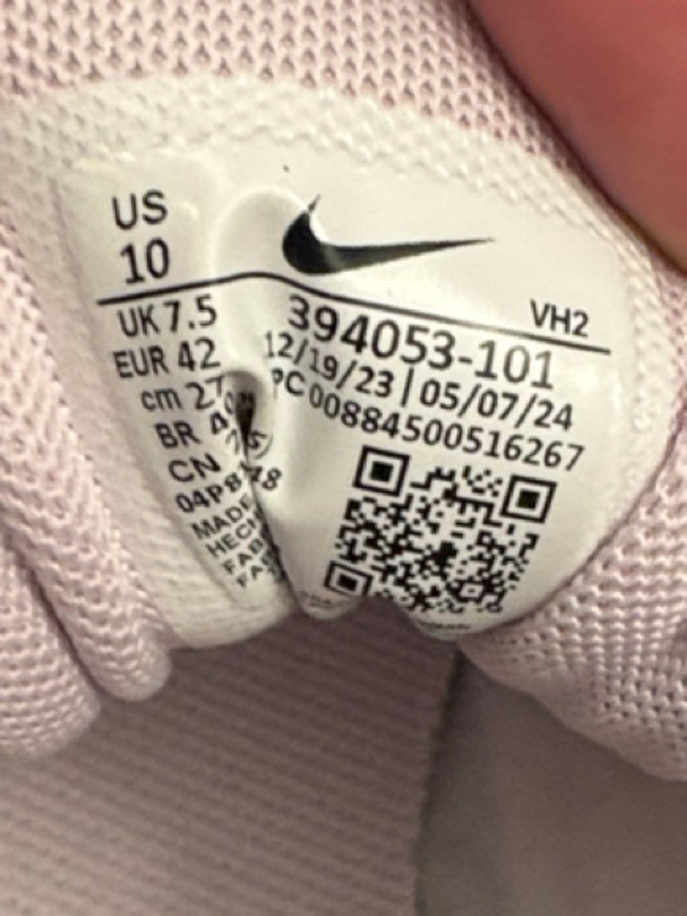 Nike Women’s Silver Sneakers with Pink Swoosh - Picture 2 of 6
